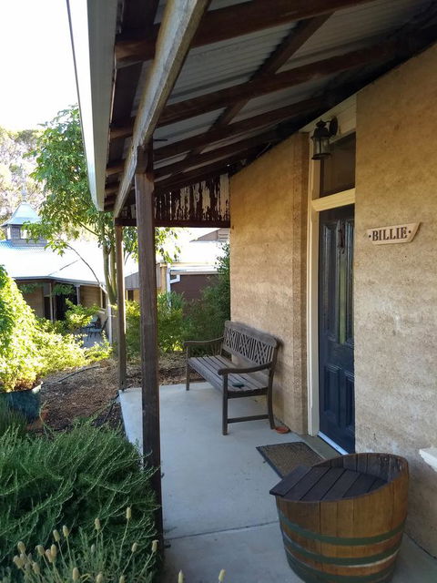 Hotham Ridge Estate - Lightning Ridge Tourism 17