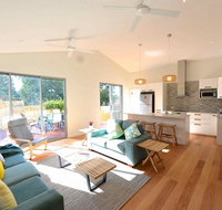 Sunny Blinco Street House - Lightning Ridge Tourism