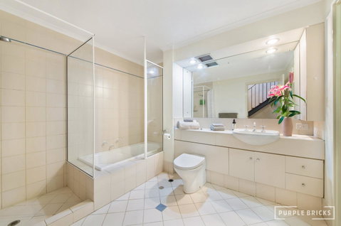 Spacious Central Townhouse - Lightning Ridge Tourism 6