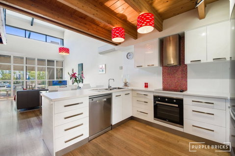 Spacious Central Townhouse - Lightning Ridge Tourism 3