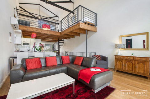 Spacious Central Townhouse - Lightning Ridge Tourism 2