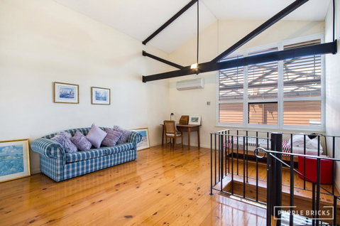 Spacious Central Townhouse - Lightning Ridge Tourism 5