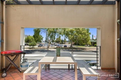 Spacious Central Townhouse - Lightning Ridge Tourism 9
