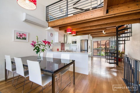 Spacious Central Townhouse - Lightning Ridge Tourism 0