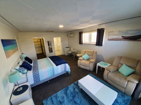 Palm Beach Bed & Breakfast - Lightning Ridge Tourism 21