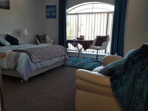 Palm Beach Bed & Breakfast - Lightning Ridge Tourism 9