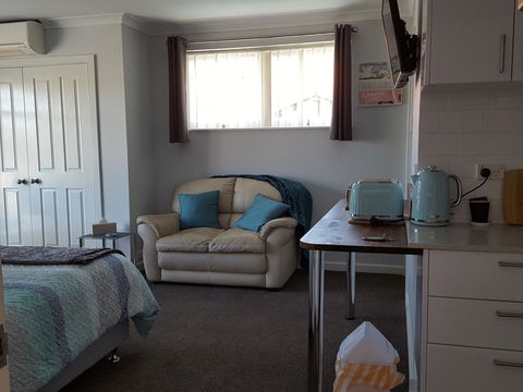 Palm Beach Bed & Breakfast - Lightning Ridge Tourism 13