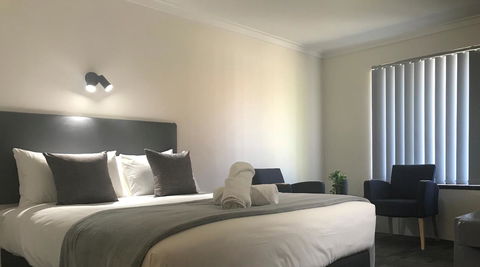 Hotel Clipper - Lightning Ridge Tourism 0