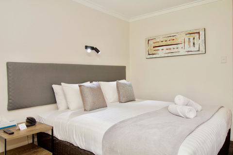 Hotel Clipper - Lightning Ridge Tourism 11