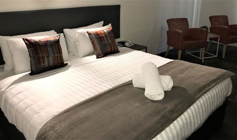 Hotel Clipper - Lightning Ridge Tourism 18