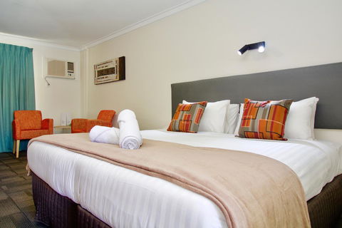 Hotel Clipper - Lightning Ridge Tourism 9