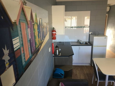 Esperance Central Accommodation - Lightning Ridge Tourism 24