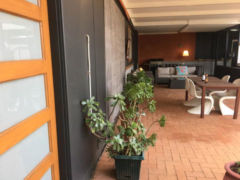 Esperance Central Accommodation - Lightning Ridge Tourism 21