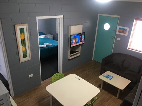 Esperance Central Accommodation - Lightning Ridge Tourism 18