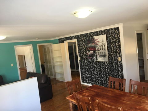 Esperance Central Accommodation - Lightning Ridge Tourism 31