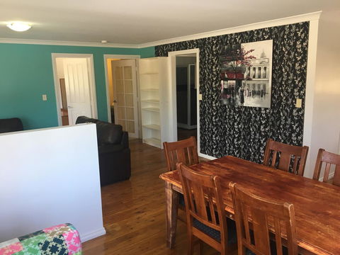 Esperance Central Accommodation - Lightning Ridge Tourism 33