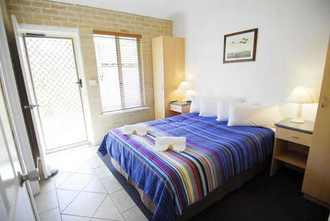 Esperance Central Accommodation - Lightning Ridge Tourism 41