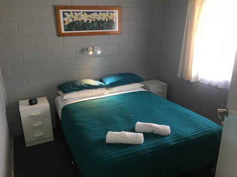 Esperance Central Accommodation - Lightning Ridge Tourism 14