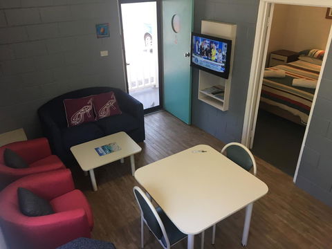 Esperance Central Accommodation - Lightning Ridge Tourism 35