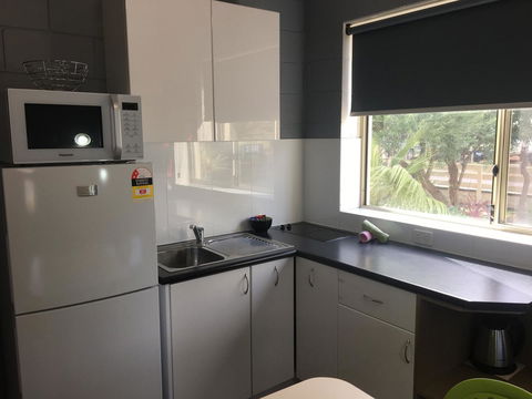 Esperance Central Accommodation - Lightning Ridge Tourism 11