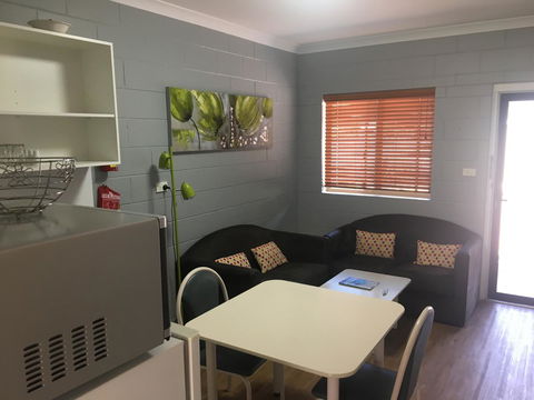 Esperance Central Accommodation - Lightning Ridge Tourism 39