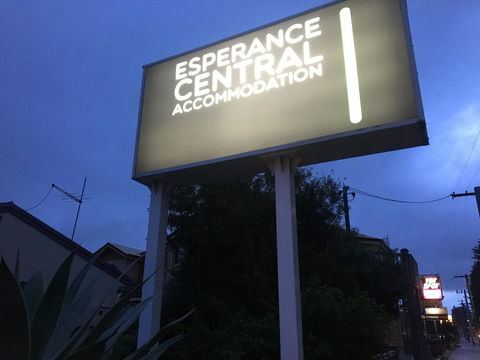 Esperance Central Accommodation - Lightning Ridge Tourism 12