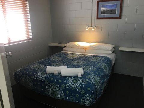 Esperance Central Accommodation - Lightning Ridge Tourism 22