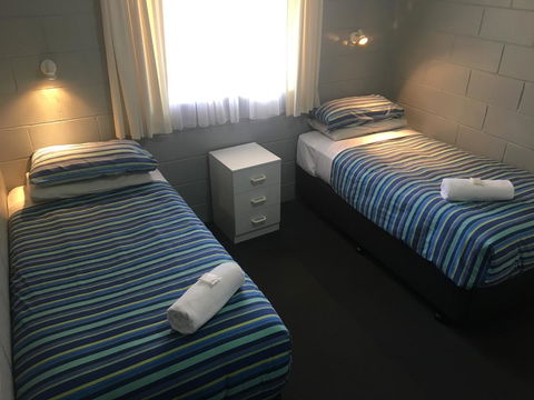 Esperance Central Accommodation - Lightning Ridge Tourism 38
