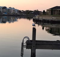 Waterside Canal Dreams - Lightning Ridge Tourism