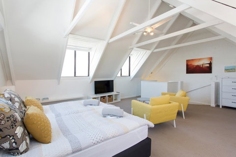 Monument Hill Townhouse - Fremantle - Lightning Ridge Tourism 3