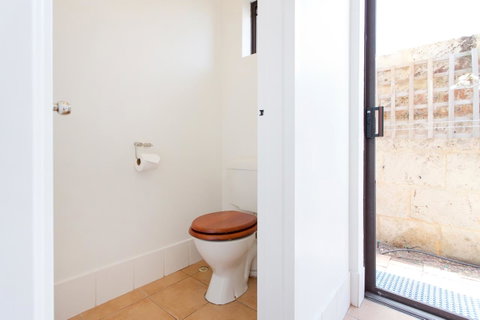 Monument Hill Townhouse - Fremantle - Lightning Ridge Tourism 21