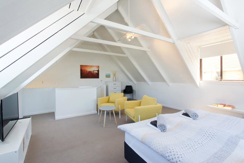 Monument Hill Townhouse - Fremantle - Lightning Ridge Tourism 2