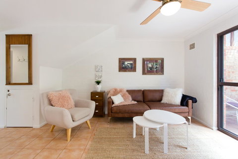 Monument Hill Townhouse - Fremantle - Lightning Ridge Tourism 13