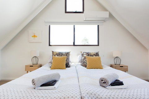 Monument Hill Townhouse - Fremantle - Lightning Ridge Tourism 1