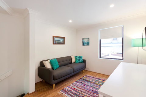 Monument Hill Townhouse - Fremantle - Lightning Ridge Tourism 9