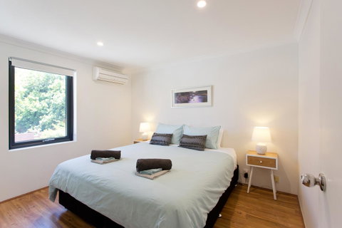 Monument Hill Townhouse - Fremantle - Lightning Ridge Tourism 6