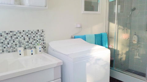 Island View Villas - Lightning Ridge Tourism 8