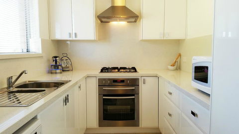 Island View Villas - Lightning Ridge Tourism 2