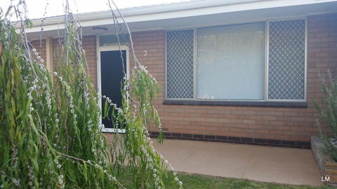 Island View Villas - Lightning Ridge Tourism 27