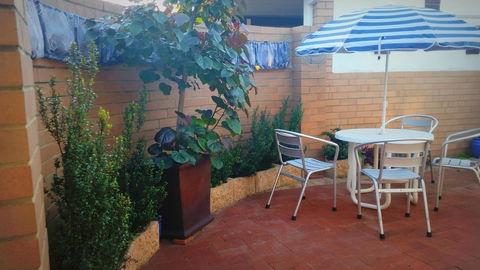 Island View Villas - Lightning Ridge Tourism 26