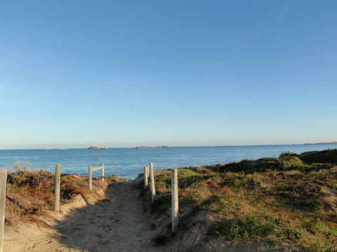 Island View Villas - Lightning Ridge Tourism 12