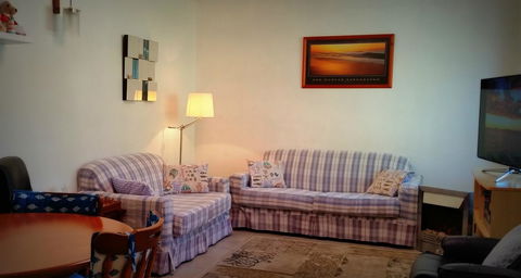 Island View Villas - Lightning Ridge Tourism 7