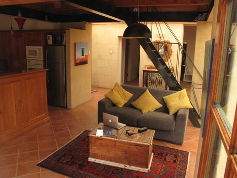 The Russell House - Lightning Ridge Tourism 4