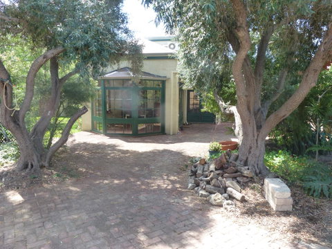 The Russell House - Lightning Ridge Tourism 22