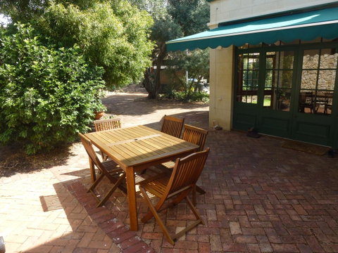 The Russell House - Lightning Ridge Tourism 16