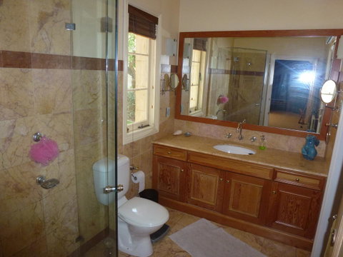 The Russell House - Lightning Ridge Tourism 10