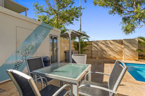 Latitude20 The Dunes - Lightning Ridge Tourism 12