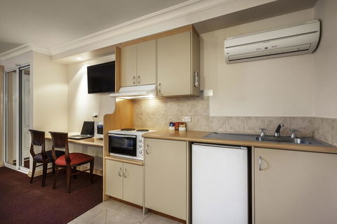 Quest Yelverton Kalgoorlie - Lightning Ridge Tourism 5