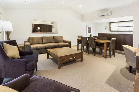 Karratha International Hotel - Lightning Ridge Tourism 3