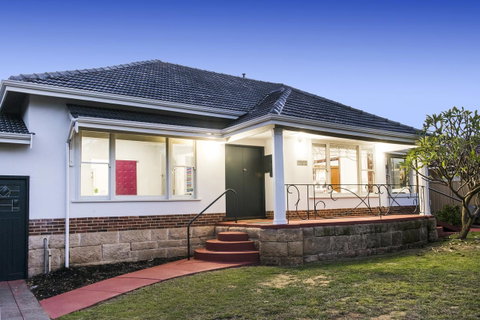 Big House Heated Pool 11 Beds Como / South Perth / Applecross - Lightning Ridge Tourism 5